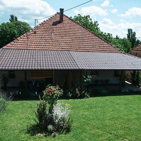 Apartmani Maslacak Връдник Екстериор снимка