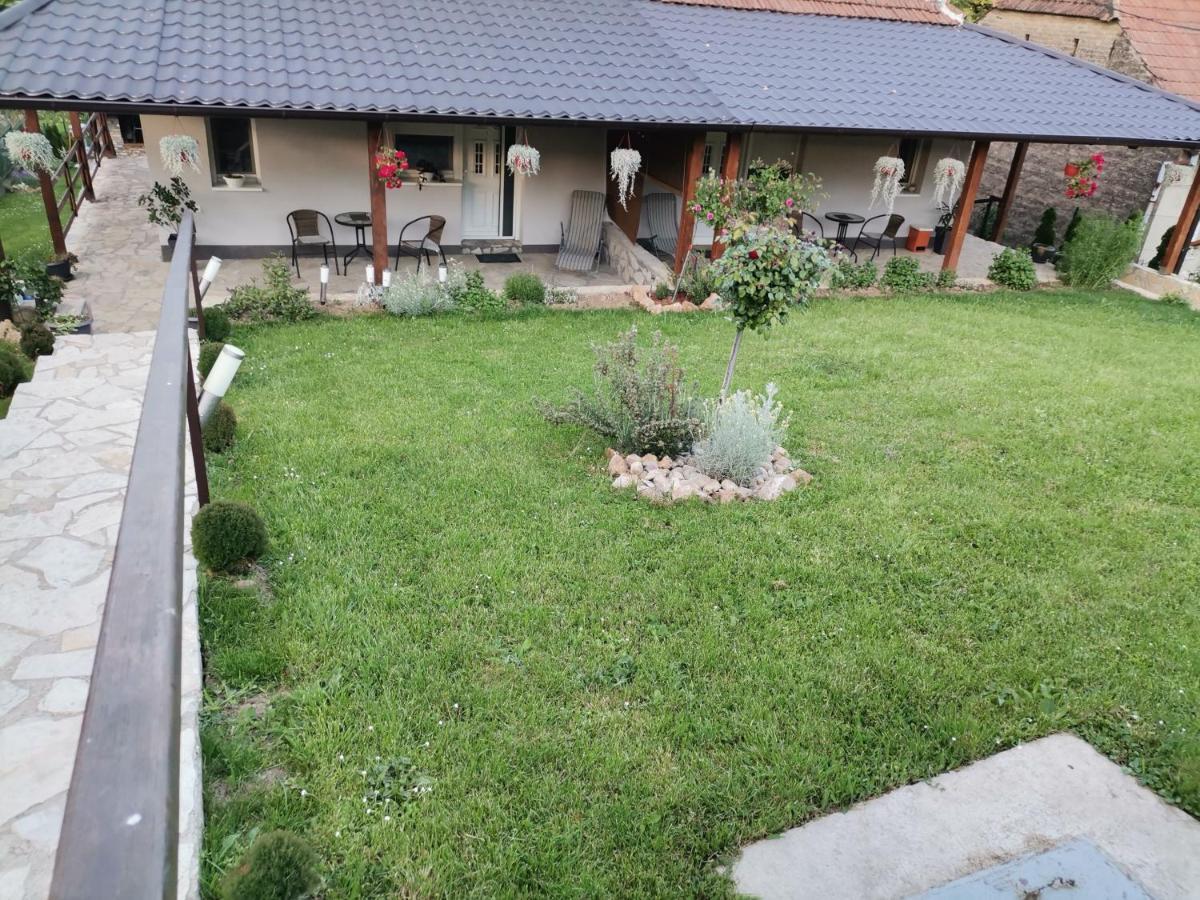 Apartmani Maslacak Връдник Екстериор снимка