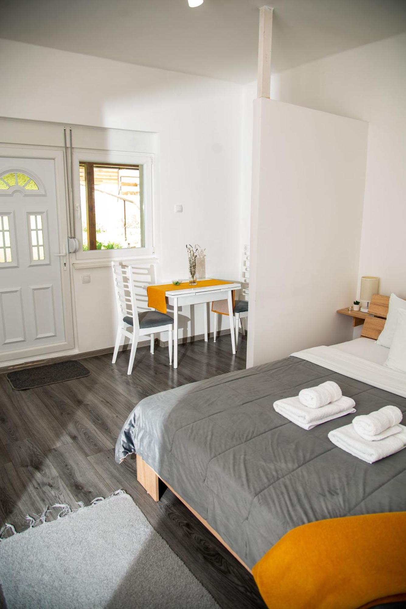 Apartmani Maslacak Връдник Екстериор снимка